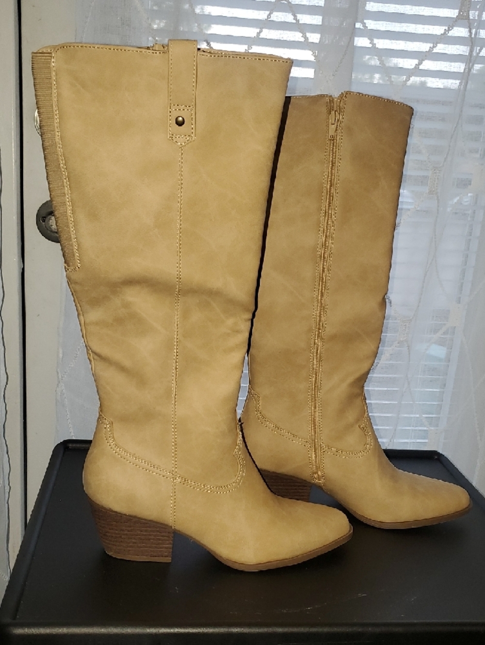 FRYE AND CO. Tall Boots in Tan - Picture 3 of 11